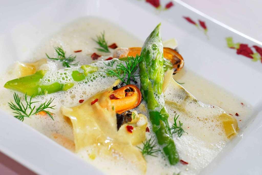 Le Clos De Bourgogne ムーラン レストラン 写真